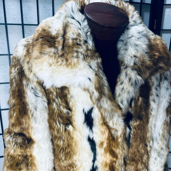 Pamela McCoy Luxurious Canadian Bobcat/Lynx Full Lengthh Faux Fur Coat